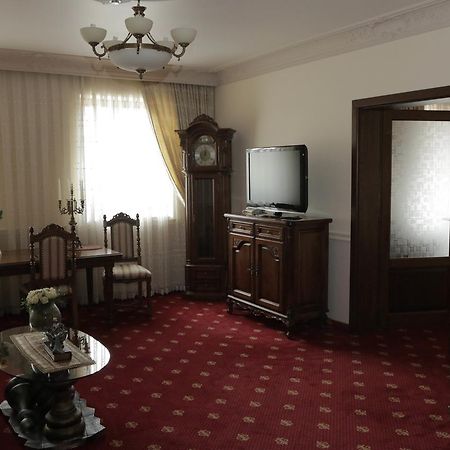 Hotel Slavia Salonta Екстериор снимка