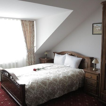 Hotel Slavia Salonta Екстериор снимка