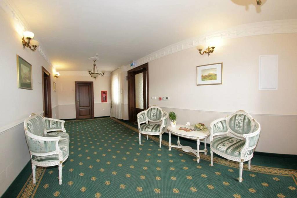 Hotel Slavia Salonta Екстериор снимка
