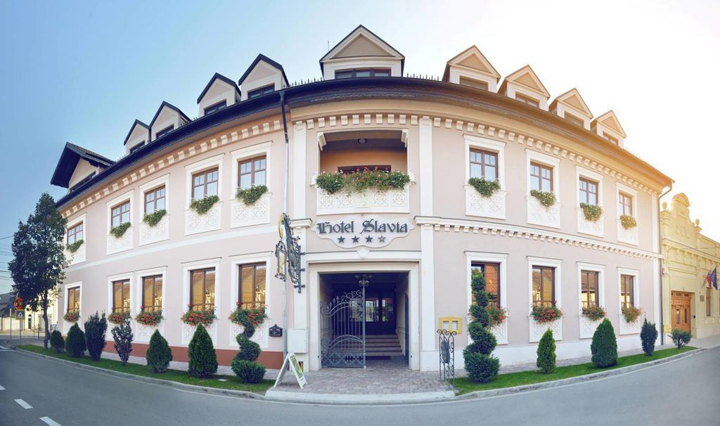 Hotel Slavia Salonta Екстериор снимка