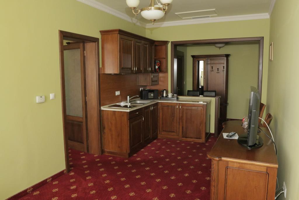 Hotel Slavia Salonta Екстериор снимка
