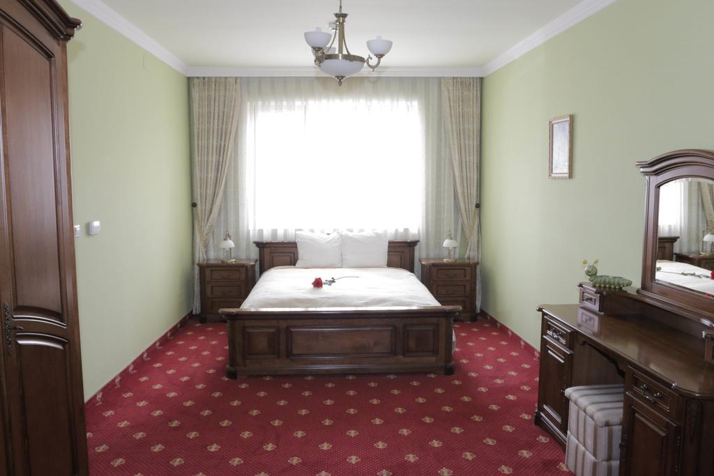 Hotel Slavia Salonta Екстериор снимка