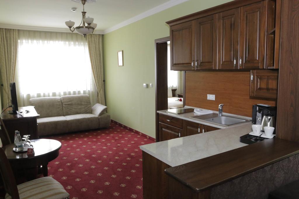 Hotel Slavia Salonta Екстериор снимка