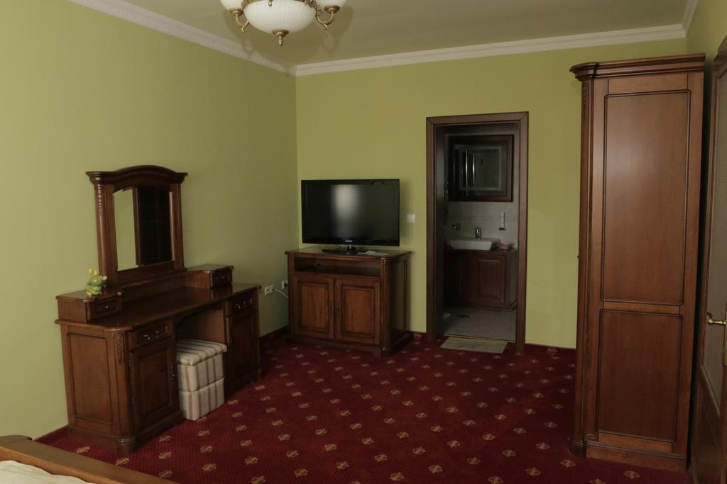 Hotel Slavia Salonta Екстериор снимка