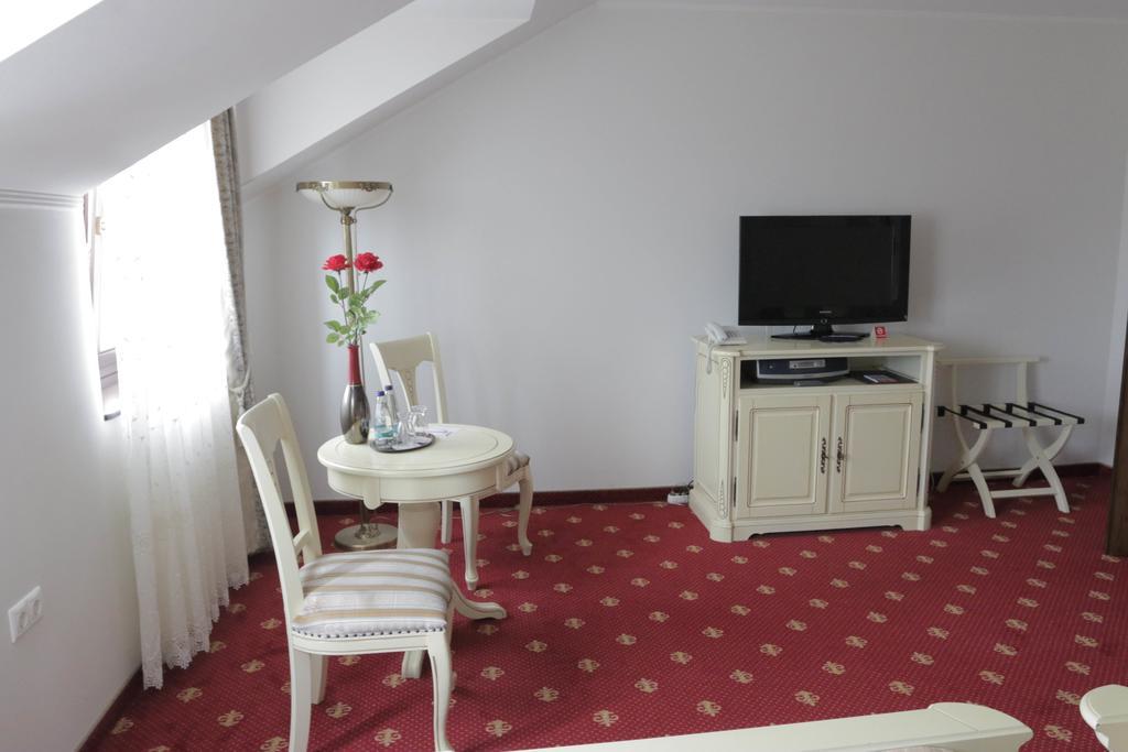 Hotel Slavia Salonta Екстериор снимка