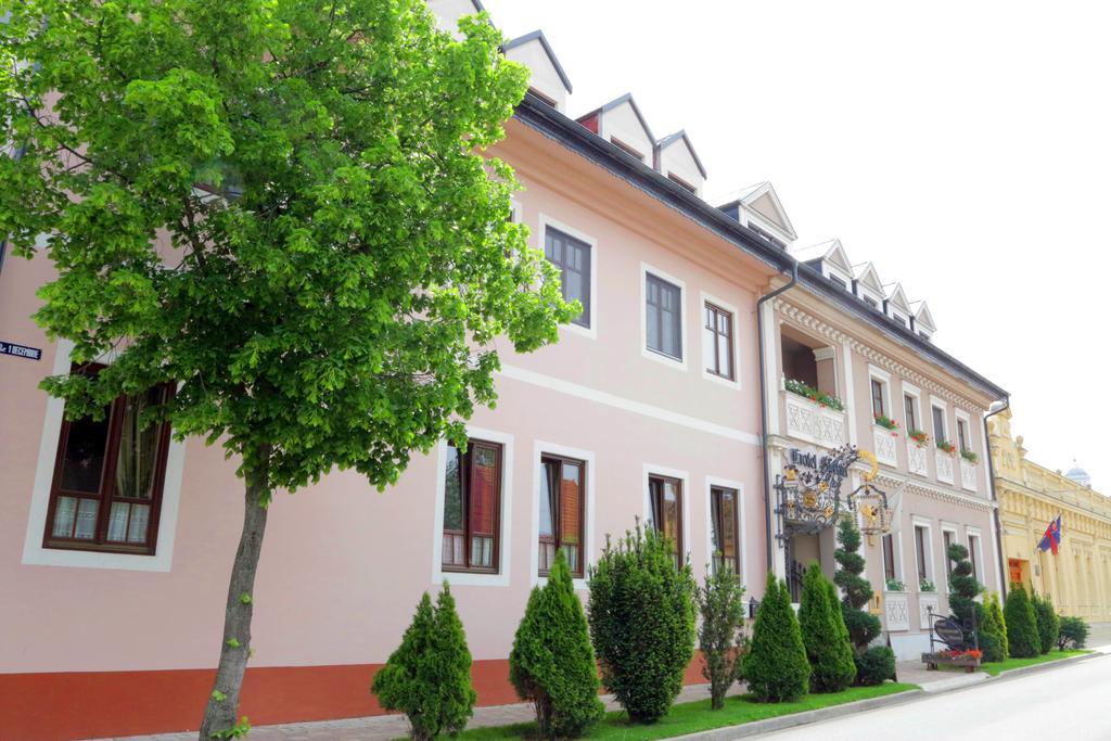 Hotel Slavia Salonta Екстериор снимка