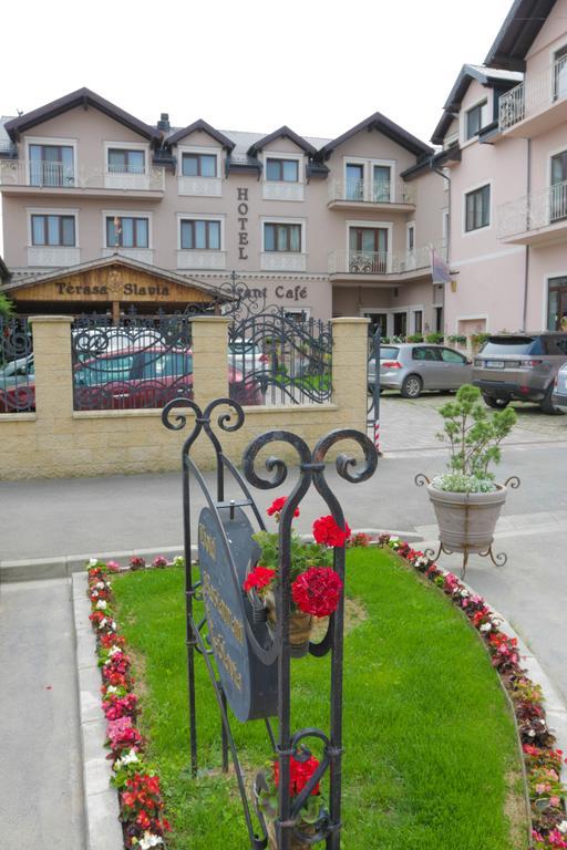 Hotel Slavia Salonta Екстериор снимка