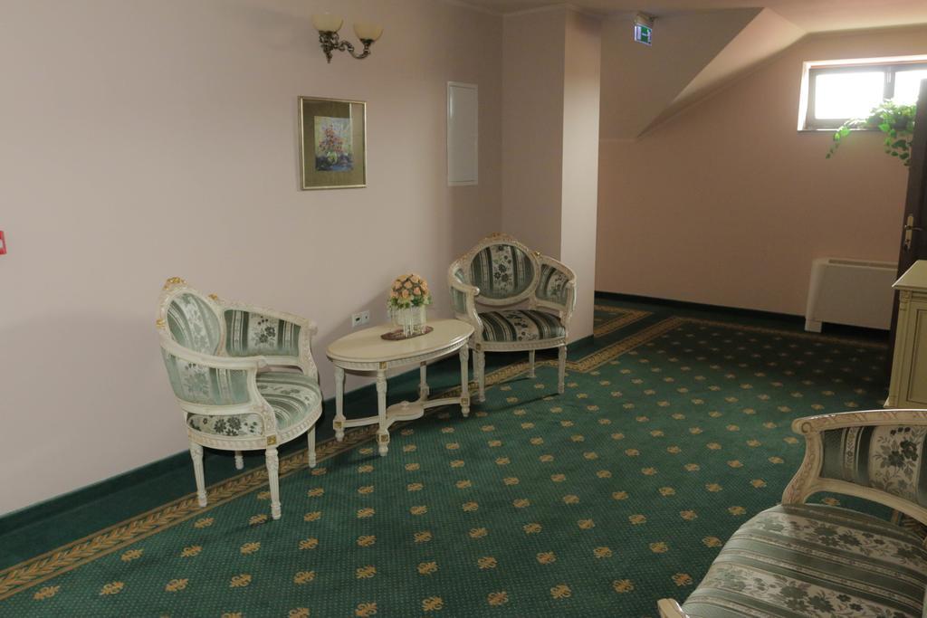 Hotel Slavia Salonta Екстериор снимка