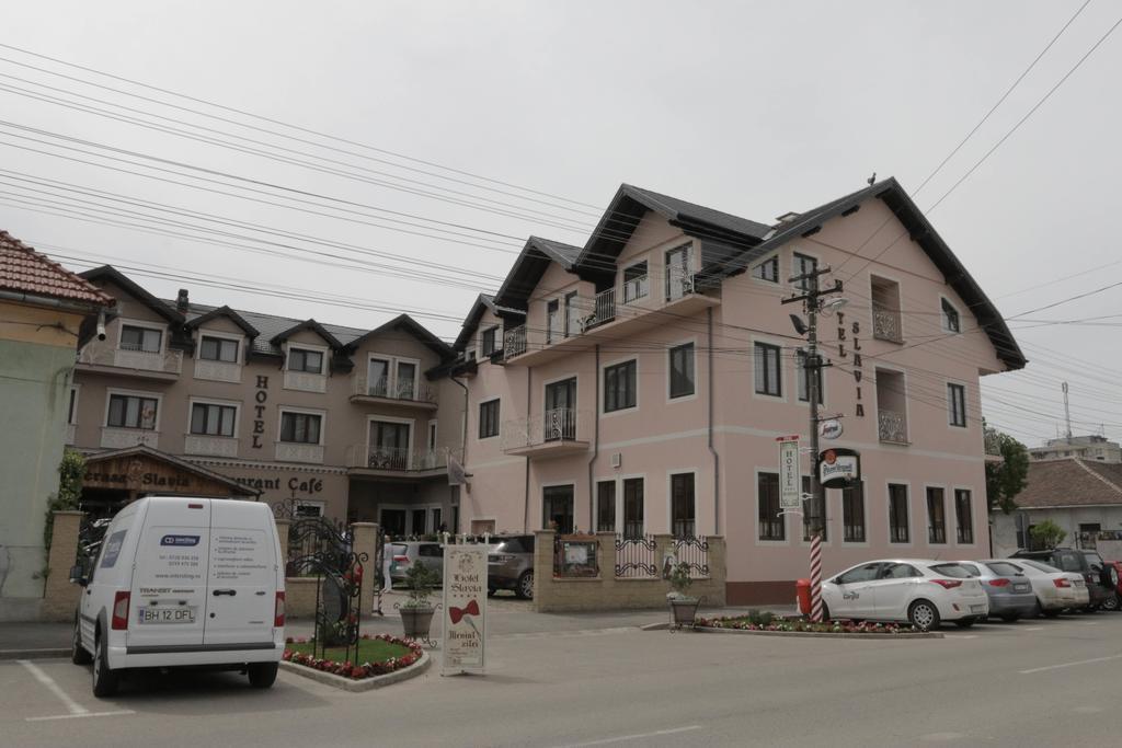 Hotel Slavia Salonta Екстериор снимка