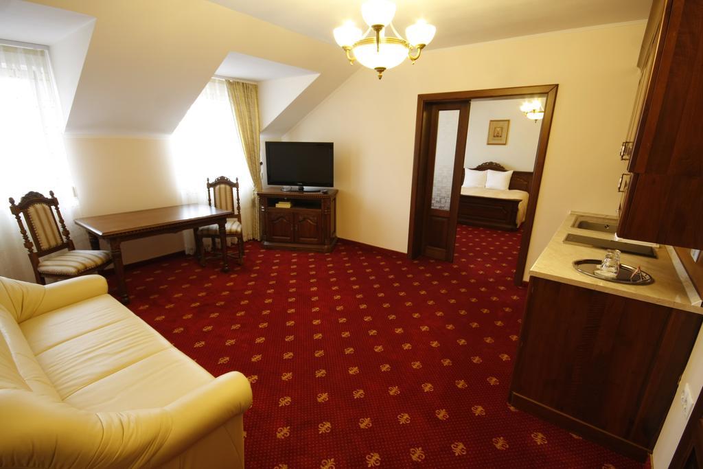 Hotel Slavia Salonta Екстериор снимка