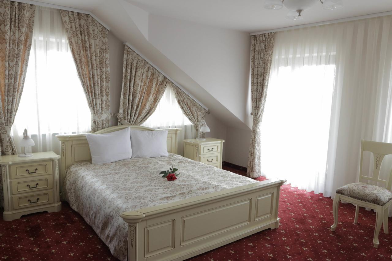 Hotel Slavia Salonta Екстериор снимка