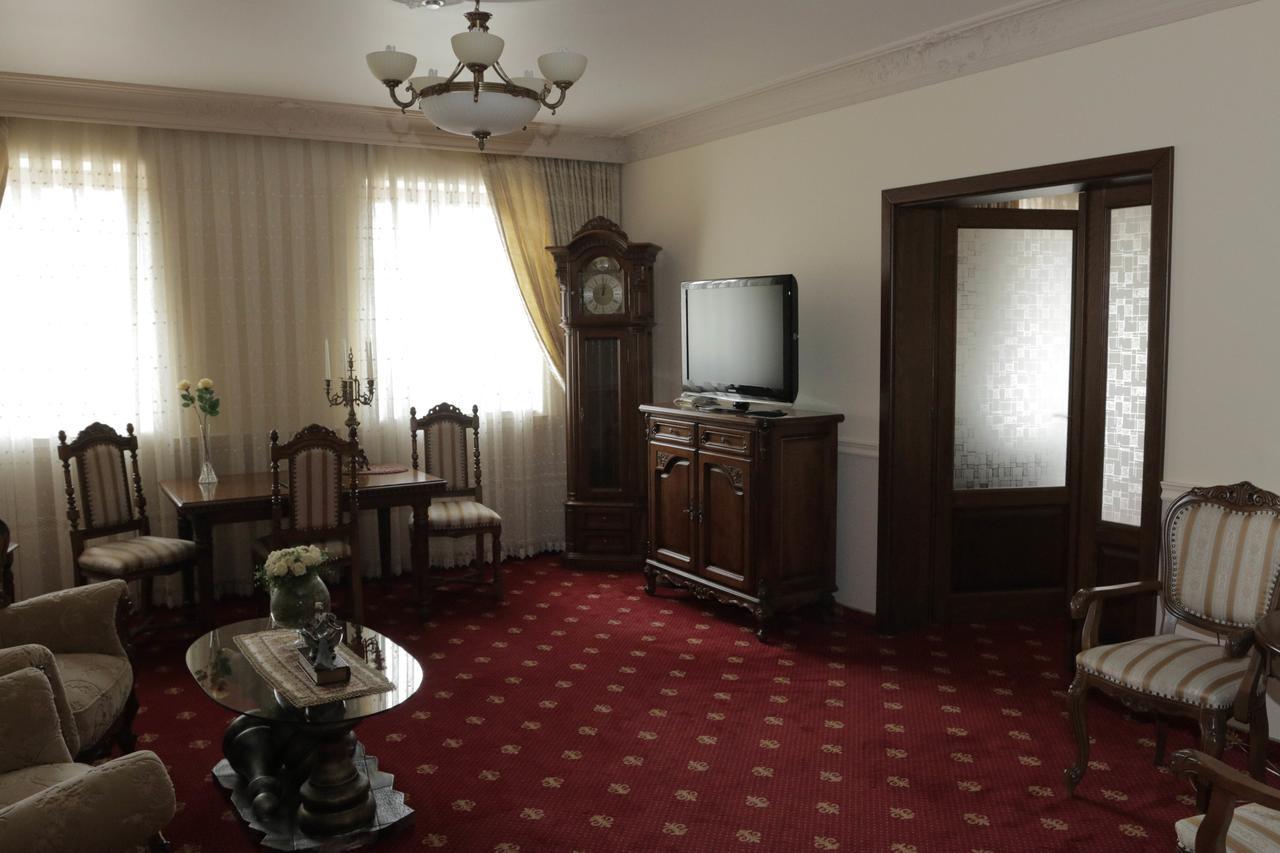 Hotel Slavia Salonta Екстериор снимка