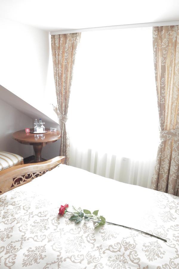 Hotel Slavia Salonta Екстериор снимка