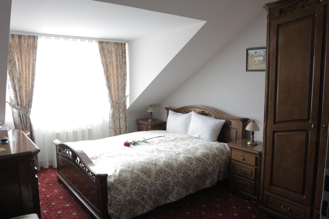 Hotel Slavia Salonta Екстериор снимка
