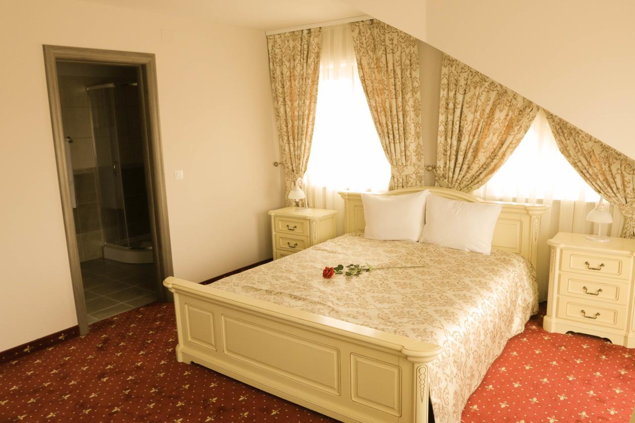 Hotel Slavia Salonta Екстериор снимка